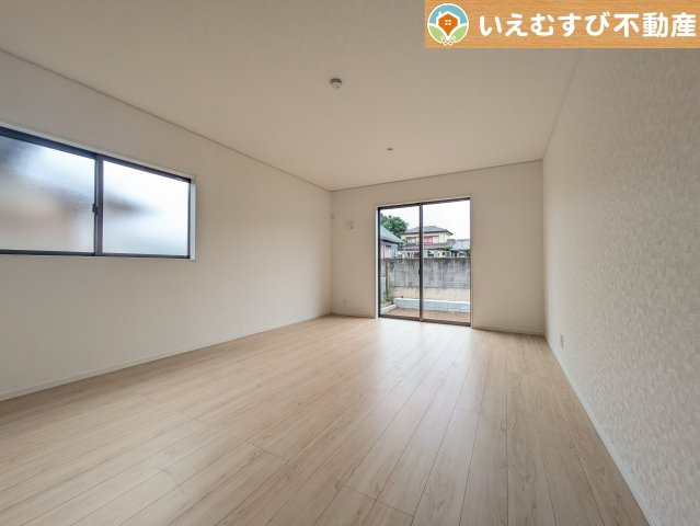 Cradle garden　本庄市児玉町金屋第7の居間・リビング|ナチュラルな色合いで落ち着いた印象のリビングダイニング
ぬくもりのあるナチュラルな空間。グリーンを飾っても相性が良さそうですね♪