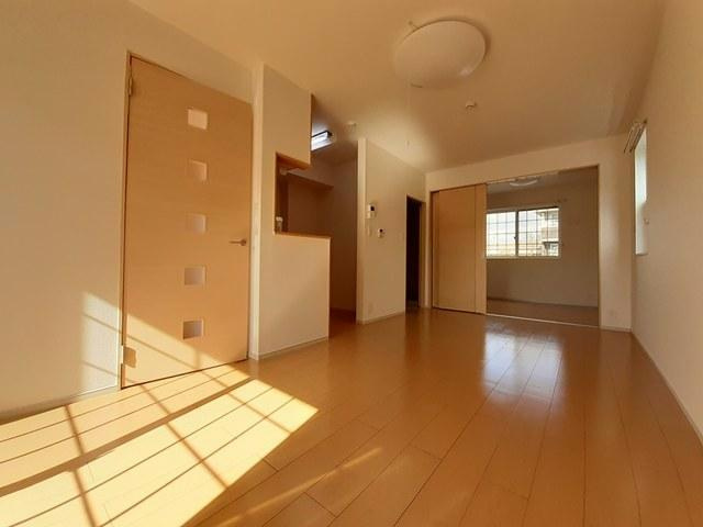 ヴィラ　グリチーネⅠの居間・リビング