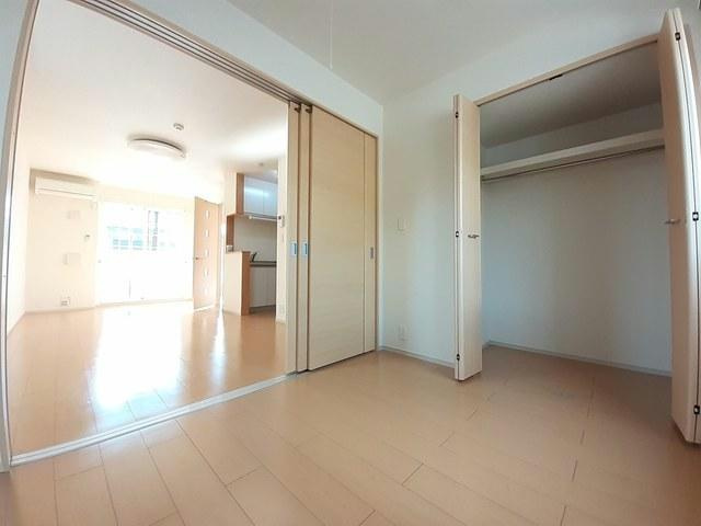 ヴィラ　グリチーネⅠの居間・リビング