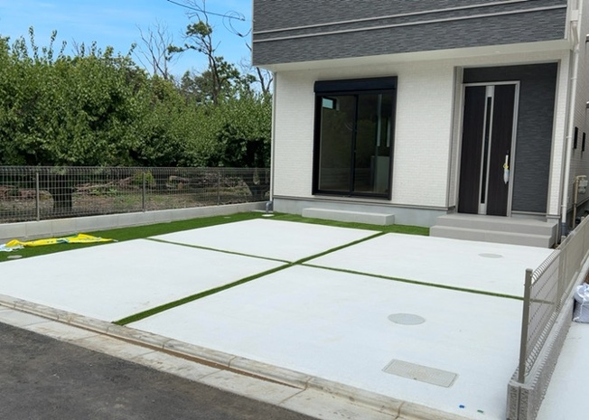 【駐車場】 | 駐車場と明記されていても、最小スペースでつくられた駐車場だと大型車は駐車できなかったり、出入りしにくくなったりする可能性があります。お車のサイズと購入したい物件の駐車場のサイズを現地で確認しましょう。