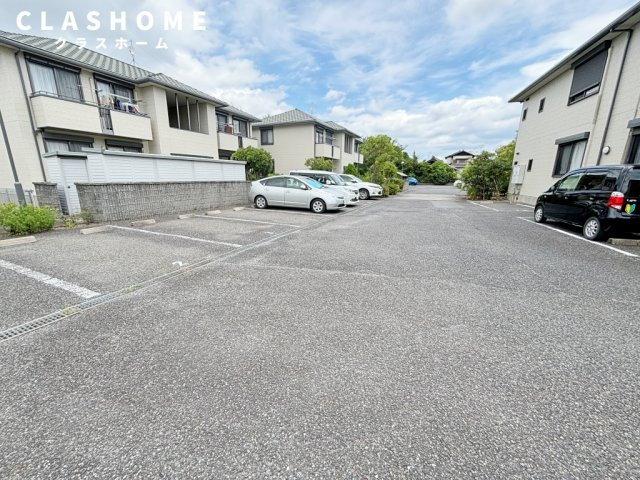 モナーク　ヴィレ　　刈谷市近郊の賃貸はクラスホーム刈谷店の駐車場