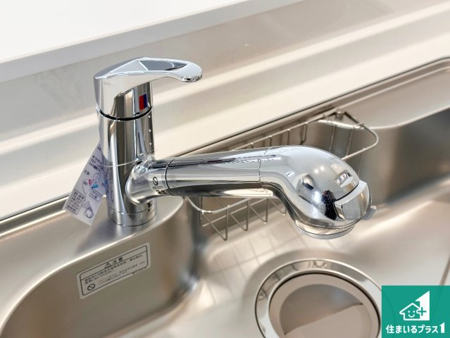 神戸市垂水区乙木　新築一戸建ての設備|浄水器を内蔵！炊飯時、お茶を作る時に安心してお水を使えます！お湯と冷水、浄水と原水、シャワーの切替えもワンタッチです！