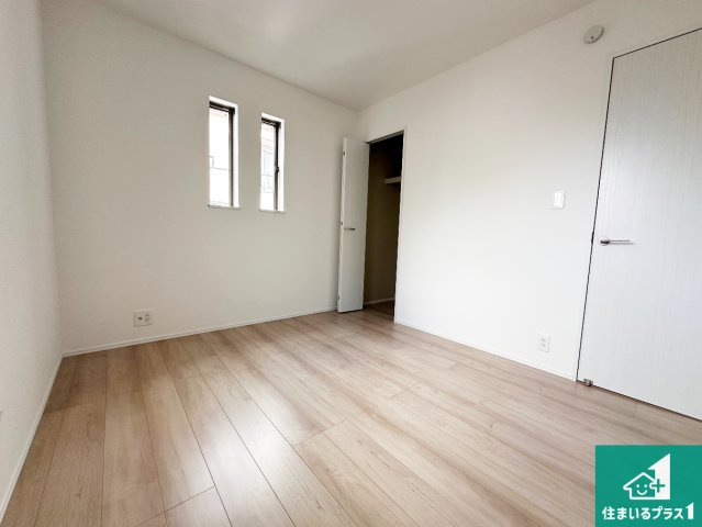 神戸市垂水区乙木　新築一戸建ての洋室|シンプルな洋室は、自分好みのインテリアが楽しめます♪ご家族とインテリアや家具を選びに行くのは新築購入時の醍醐味の一つです。ぜひお楽しみください♪