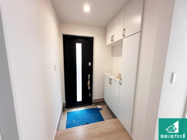 神戸市垂水区乙木　新築一戸建ての玄関|シューズボックスにはたくさんの靴が収納できるので玄関周りはいつもスッキリ！ご家族が増えても安心！