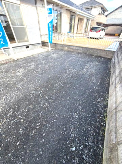 【駐車場】 | 瑞穂市別府再生住宅登場です♪JR穂積駅まで徒歩9分です♪お車縦列2台可能！水回りすべて新品交換！ | 瑞穂市別府再生住宅登場です♪JR穂積駅まで徒歩9分です♪お車縦列2台可能！水回りすべて新品交換！