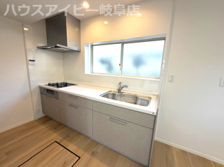 【キッチン】 | 瑞穂市別府再生住宅登場です♪JR穂積駅まで徒歩9分です♪お車縦列2台可能！水回りすべて新品交換！ | 瑞穂市別府再生住宅登場です♪JR穂積駅まで徒歩9分です♪お車縦列2台可能！水回りすべて新品交換！