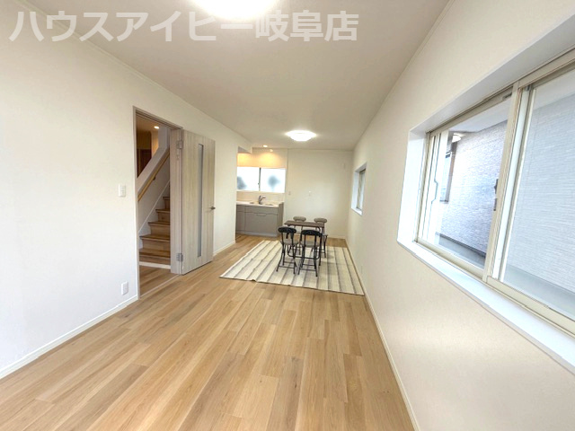 【居間・リビング】の画像