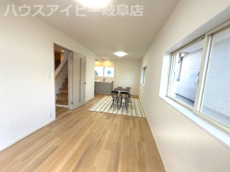 【居間・リビング】 | 瑞穂市別府再生住宅登場です♪JR穂積駅まで徒歩9分です♪お車縦列2台可能！水回りすべて新品交換！ | 瑞穂市別府再生住宅登場です♪JR穂積駅まで徒歩9分です♪お車縦列2台可能！水回りすべて新品交換！