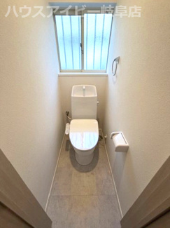 【トイレ】 | 瑞穂市別府再生住宅登場です♪JR穂積駅まで徒歩9分です♪お車縦列2台可能！水回りすべて新品交換！ | 瑞穂市別府再生住宅登場です♪JR穂積駅まで徒歩9分です♪お車縦列2台可能！水回りすべて新品交換！