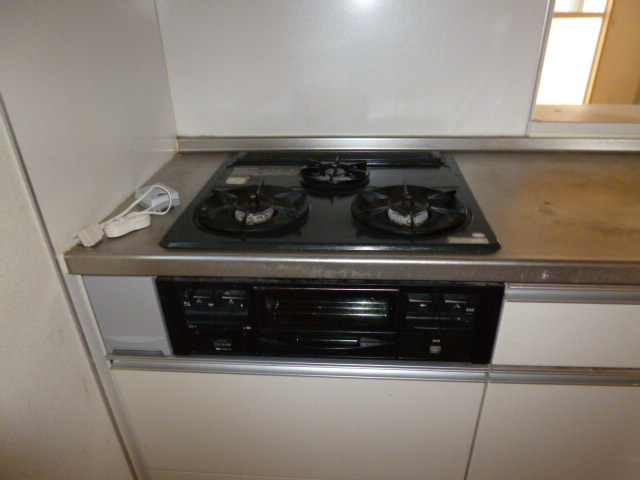 リッツガーデンのキッチン|３口ガスコンロ