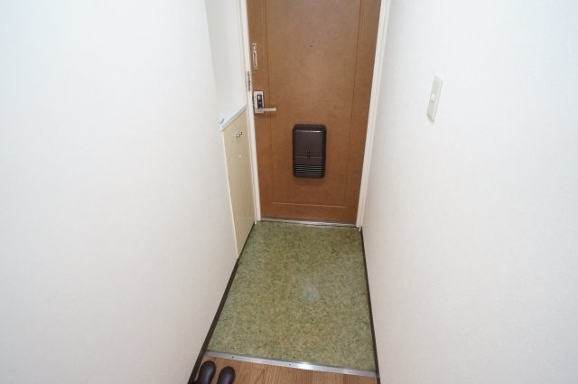 ビルまあぁろの玄関
