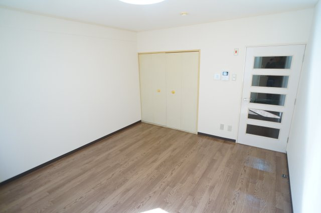 ビルまあぁろの洋室