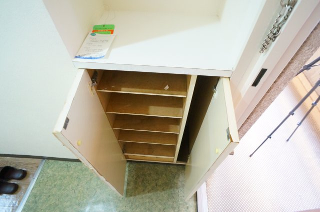 ビルまあぁろの玄関