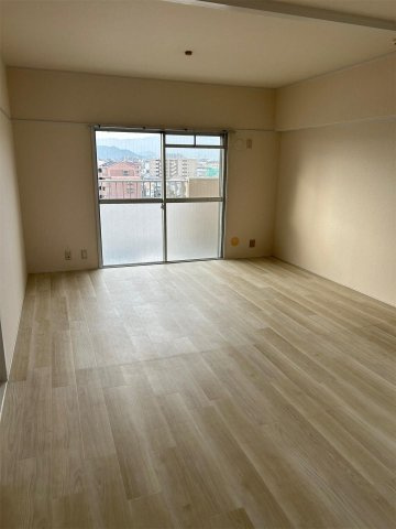 福岡市博多区新和町２丁目の賃貸マンションの居間・リビング