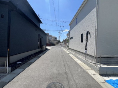 【前面道路含む現地写真】 | 【20万円ｷｬｯｼｭﾊﾞｯｸ対象物件】リナージュ生駒郡平群町西宮第2期全2棟2号棟