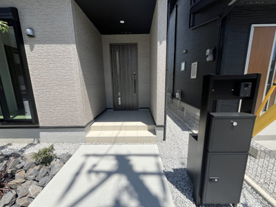 【玄関】 | 【20万円ｷｬｯｼｭﾊﾞｯｸ対象物件】リナージュ生駒郡平群町西宮第2期全2棟2号棟
