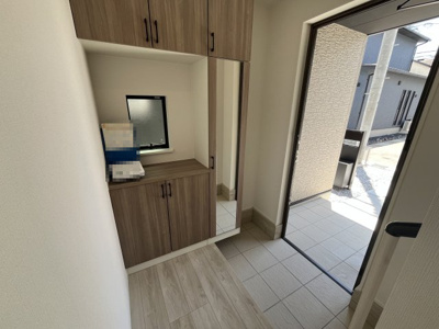 【玄関】 | 【20万円ｷｬｯｼｭﾊﾞｯｸ対象物件】リナージュ生駒郡平群町西宮第2期全2棟2号棟
