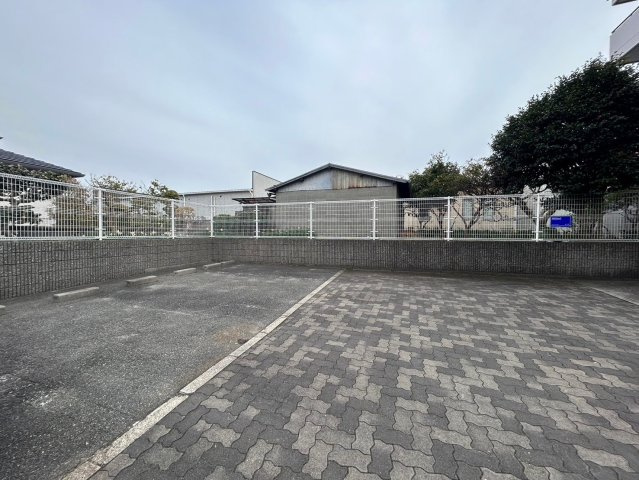 マノワールINOの駐車場