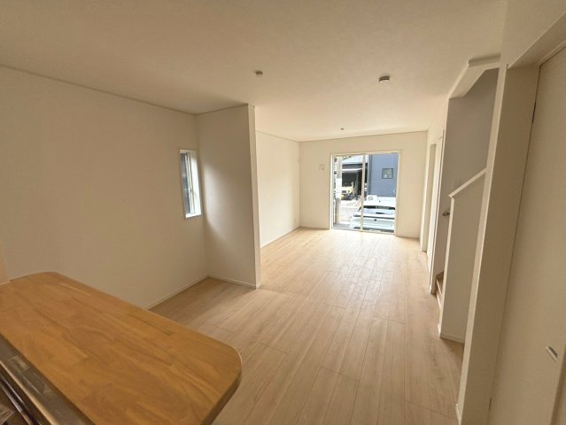 明和1丁目　新築戸建ての居間・リビング|家族が集うリビングは憩いの空間です。