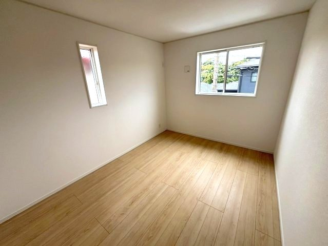 明和1丁目　新築戸建ての洋室|6帖の洋室です。主寝室におすすめです。