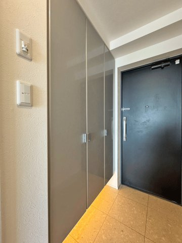 セレーノ幸町の玄関