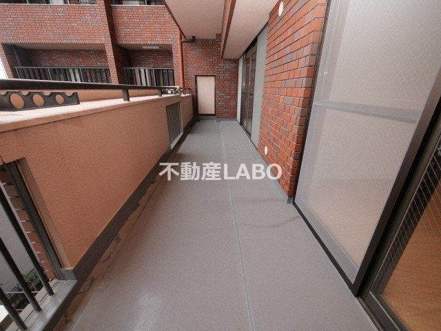 清川六番館のバルコニー