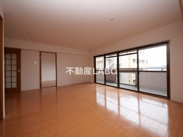 清川六番館の居間・リビング