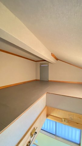 甲子園網引町の内装|屋根裏収納