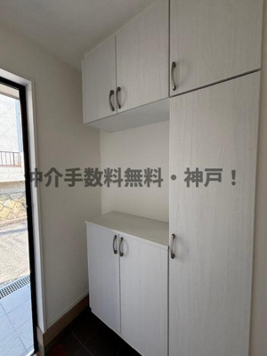 【玄関】 | 神戸市垂水区乙木2丁目　新築戸建　仲介手数料無料！ | ゆったりとした玄関です
