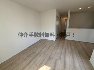 【居間・リビング】 | 神戸市垂水区乙木2丁目　新築戸建　仲介手数料無料！ | こちらの居間で趣味の時間をお楽しみください