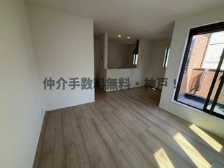【居間・リビング】 | 神戸市垂水区乙木2丁目　新築戸建　仲介手数料無料！ | こちらの居間で趣味の時間をお楽しみください