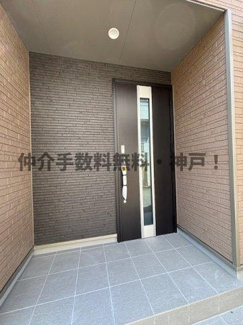 【玄関】 | 神戸市垂水区乙木2丁目　新築戸建　仲介手数料無料！ | 落ち着いた玄関です