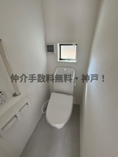 【トイレ】 | 神戸市垂水区乙木2丁目　新築戸建　仲介手数料無料！ | 清潔感のあるトイレです