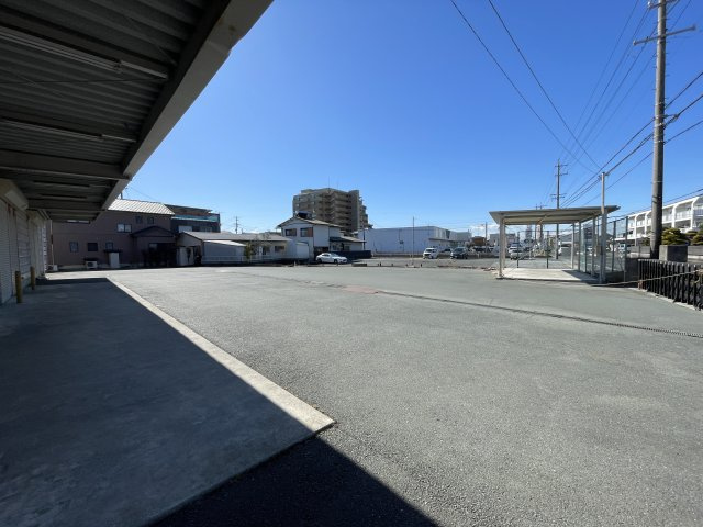 飯田町貸冷蔵倉庫の駐車場