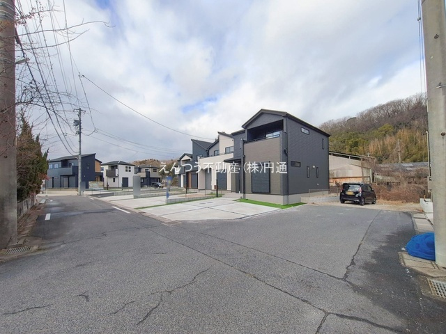 グラファーレ品野町4期の前面道路含む現地写真