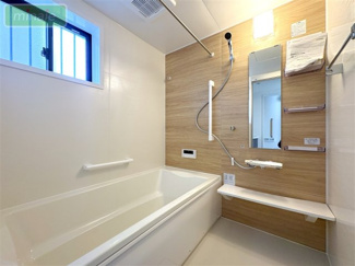 【洋室】 | 床暖房　EVコンセント　行徳11分　限定1区画　関ヶ島 | 同タイプ　シンプルモダンなデザインの洋室