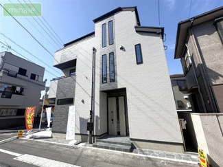 【前面道路含む現地写真】 | 床暖房　EVコンセント　行徳11分　限定1区画　関ヶ島 | 販売現地
街並みに映える美しい外観デザイン♪