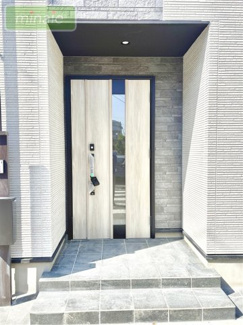 【玄関】 | 床暖房　EVコンセント　行徳11分　限定1区画　関ヶ島 | 同タイプ　明るい玄関です♪