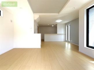 【居間・リビング】 | 床暖房　EVコンセント　行徳11分　限定1区画　関ヶ島 | 同タイプ　1日の疲れを癒す贅沢な浴室空間　浴室乾燥機付きで毎日快適♪