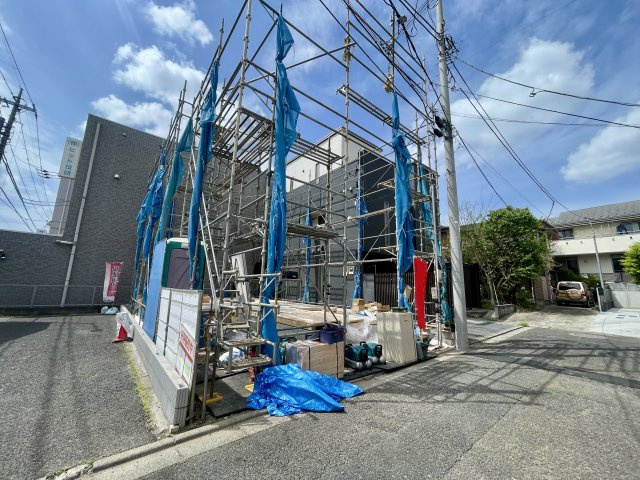 練馬区石神井台4丁目　間口7ｍ×整形地　建築条件付き売地の前面道路含む現地写真|2026年2月撮影