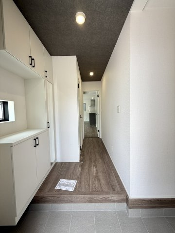 練馬区石神井台4丁目　間口7ｍ×整形地　新築戸建限定1棟の玄関