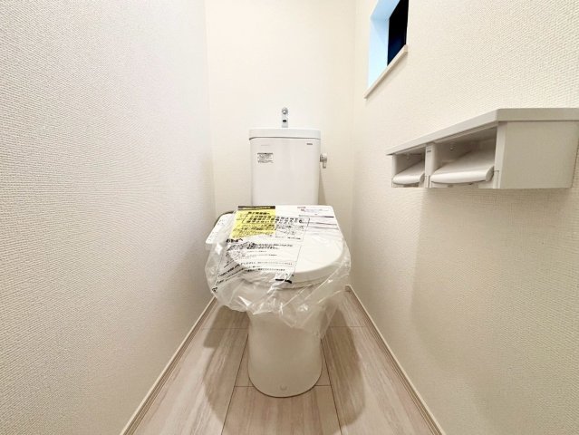 杉並区荻窪1丁目　 新築戸建のトイレ|ウォシュレット付きのトイレはいつも快適！

現地ご見学希望・資料請求などお気軽にお問い合わせ下さい！
03-5990-5201