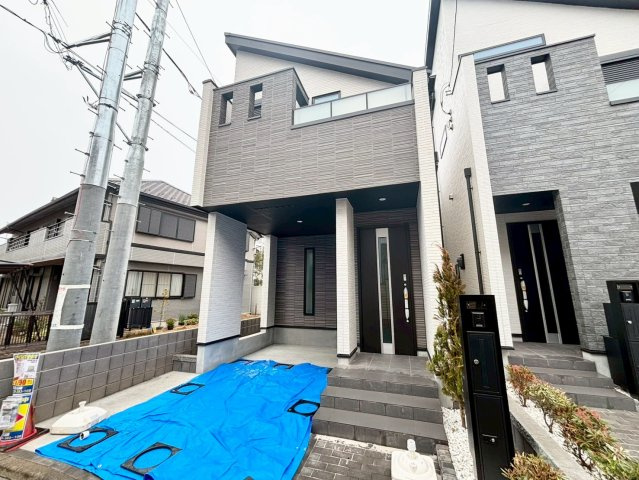 杉並区荻窪1丁目　 新築戸建の外観|お車を所有の方にも安心のビルトインガレージ付き！

現地ご見学希望・資料請求などお気軽にお問い合わせ下さい！
03-5990-5201