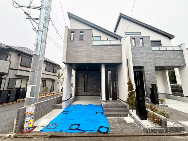 杉並区荻窪1丁目　 新築戸建の外観|ツートンカラーのスタイリッシュな外観は堂々とした佇まい。

現地ご見学希望・資料請求などお気軽にお問い合わせ下さい！
03-5990-5201