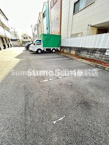 レオパレス曙の駐車場