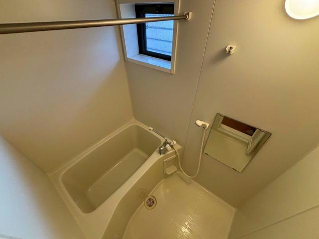 メイプルコート佐土の浴室