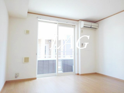 【居間・リビング】 | ドゥーメゾンⅠ番館 | 洋室のお部屋です。