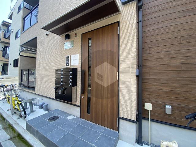 D porta Scalar1のエントランス