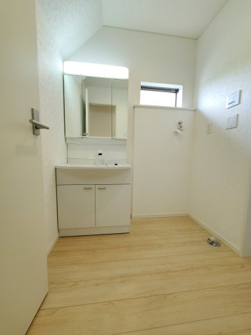 三郷市　天神1丁目　新築戸建　　全1棟の洗面所|施工例です