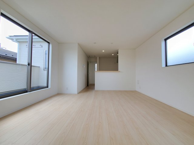 三郷市　天神1丁目　新築戸建　　全1棟の居間・リビング|施工例です